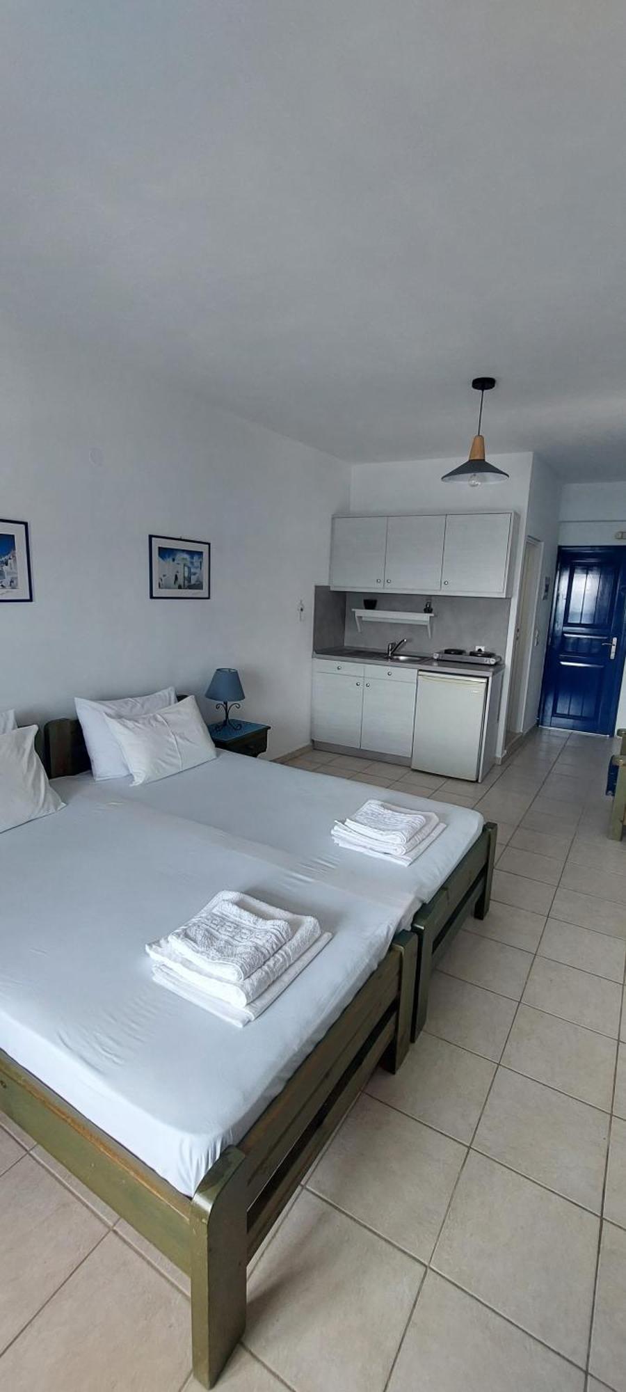 Vrahos Rooms - Studios Alopronia Exterior photo